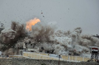Gazze'de çok sayıda ev ve bir cami hasar gördü