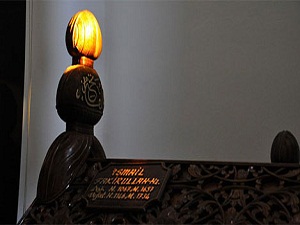 Güneş Fakirullah Hazretleri'nin Türbesini Aydınlattı