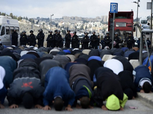 İsrail cuma namazına yine sınırlama getirdi