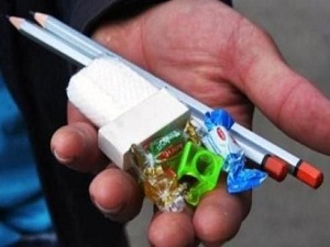 Dağıtılan kalemler köy okulları için toplandı