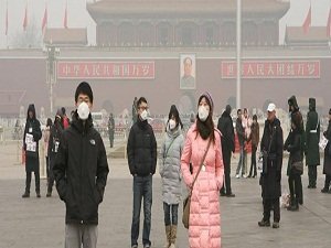 Pekin hava kirliliğine teslim oldu