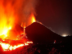 Ubinas volkanı faaliyete geçti
