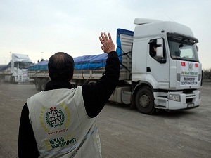 Mavi Marmara şehitleri adına 100 tonluk gıda yardımı