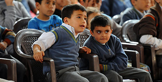 Haydi Çocuklar Tiyatroya