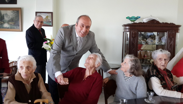 Yaşlılara anlamlı armağan