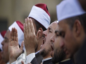 Cunta, 12 bin imamı görevden aldı