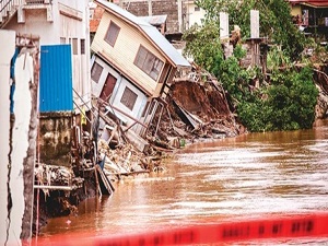 Önce kasırga sonra deprem