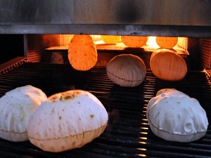 İHH, Suriye'ye 1 yılda 60 milyon ekmek gönderdi