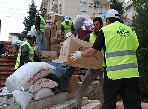 24 tırlık yardım konvoyu Nizip'e ulaştı