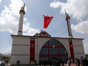 Divit kalem minareli cami ibadete açıldı
