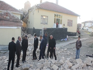 Caminin minaresi yıkıldı