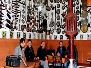 Çay ocağında köy müzesi