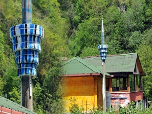 Mescidi direğin yanına taşıdı