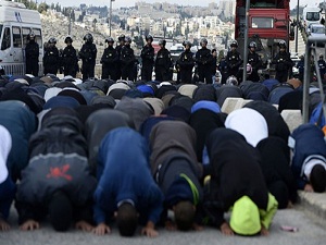 Haaretz: Aksa'ya saldırmak ateşle oynamaktır