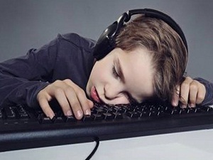 Teknolojik aletler çocuklara bakıcı vazifesi görüyor