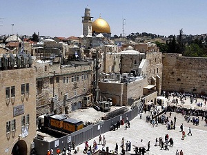 İsrail Filistin'le barış görüşmelerini askıya aldı