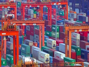 Dış ticaret açığı azaldı