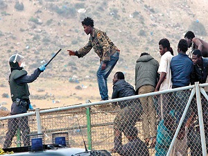 AB sınırında köşe kapmaca