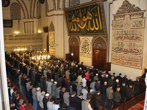 Regaip Kandili'nde Bursa'da vatandaşlar camilere akın etti