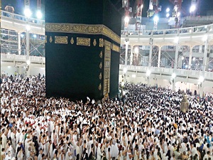 Kabe’de eller semaya açıldı