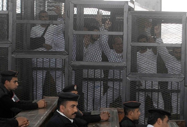 Mısır'da darbe karşıtlarına 10'ar yıl hapis