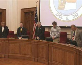 Meclis toplantısı öncesi duaya yasal onay