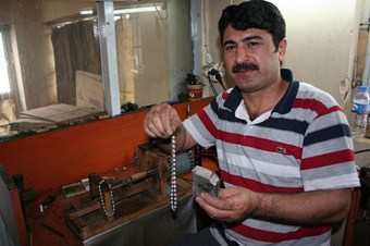 Oltu taşı tespihi ustalarının yüzü gülüyor