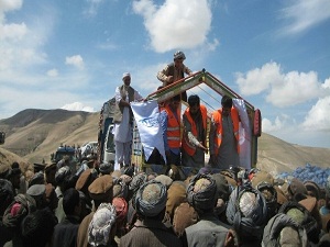 Afganistan'da heyelanzedelere dost eli