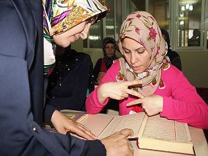 İşaret diliyle Kur'an okumayı öğreniyorlar