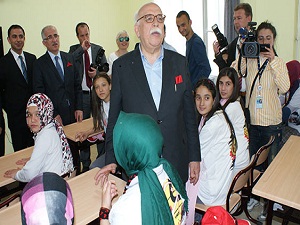 Kız öğrenciden Bakan Avcı'ya: Okulumuzda alt yapı yok