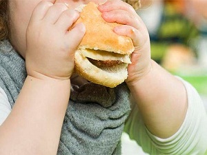 Obez çocuklar, yetişkinlikte de obez oluyor