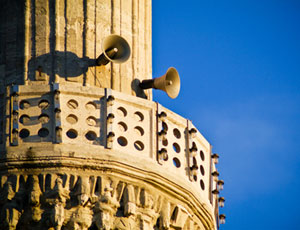 Hanımefendi rahatsız oluyor diye Ezanlar sustu!