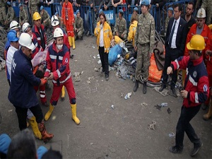 Fatih Camii'nde sabah namazında dua