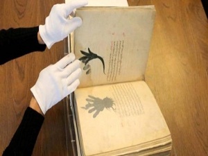 Yazma Eserler Kütüphanesi'ni incelediler