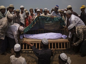 Myanmar Arakanlı Müslümanları ölüme terk ediyor