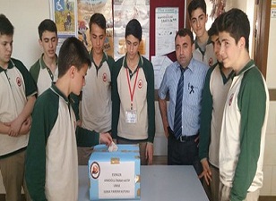 Liselilerden Soma'ya yardım