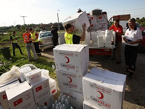 Bosna'ya yardımlar sürüyor