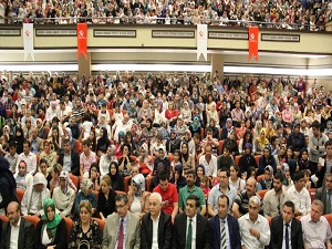 Peygamberimizin hanımlara ve çocuklara nasıl davrandığına bakın