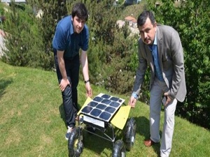 Zararlı erkek böceklere karşı robot geliştirdi