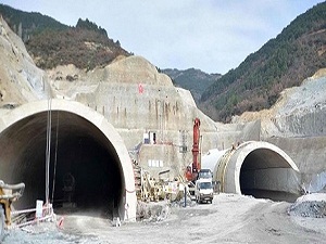 Sütlüce'de tünelin ucu göründü