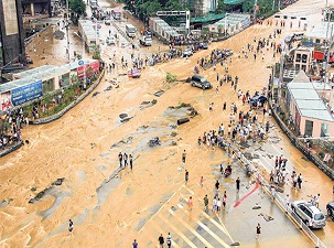 Muson yağmurları sele dönüştü