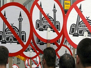 Her beş Almandan biri yabancı düşmanı