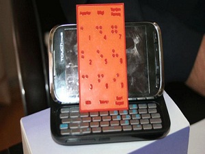 Engellilere gören göz cihazı dağıtıldı