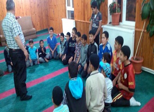 Bu camiye gelen çocuklar bilgisayar kazanacak