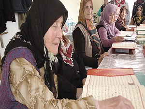 80 yaşında Kur’an öğrendi