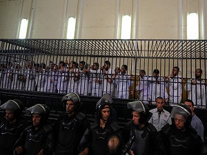 Mısır'da 25 aktiviste 15'er yıl hapis