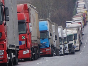 Duhok ve Zaho civarında 2 bin 500-3 bin tır bekliyor