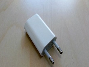 Apple’dan Yarı Yarıya Hızlı Şarj Eden Adaptör!