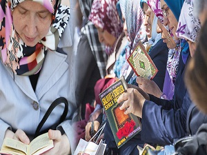 Çocuklar sınavda, anneler duada