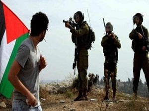 İsrail, Filistinli işçilerin geçiş iznini kaldırdı